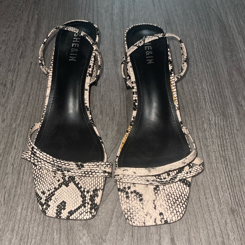 Snake skin print chunky heel